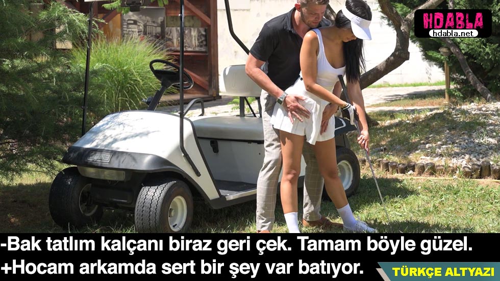 Golf eğitimi verdiği kıza atış yapmayı öğretirken arkadan dayıyor