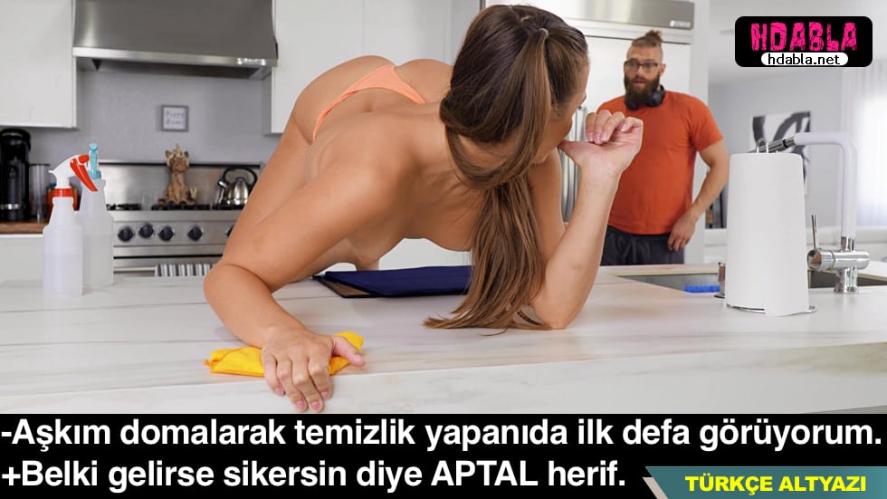 Erkek arkadaşı PCden kalkmayınca Kız çareyi domalmakta buldu